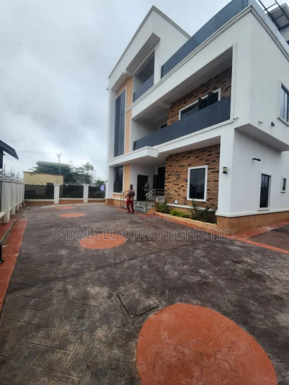 6bdrm Duplex in Aiben, Lugbe District for sale in Lugbe District
