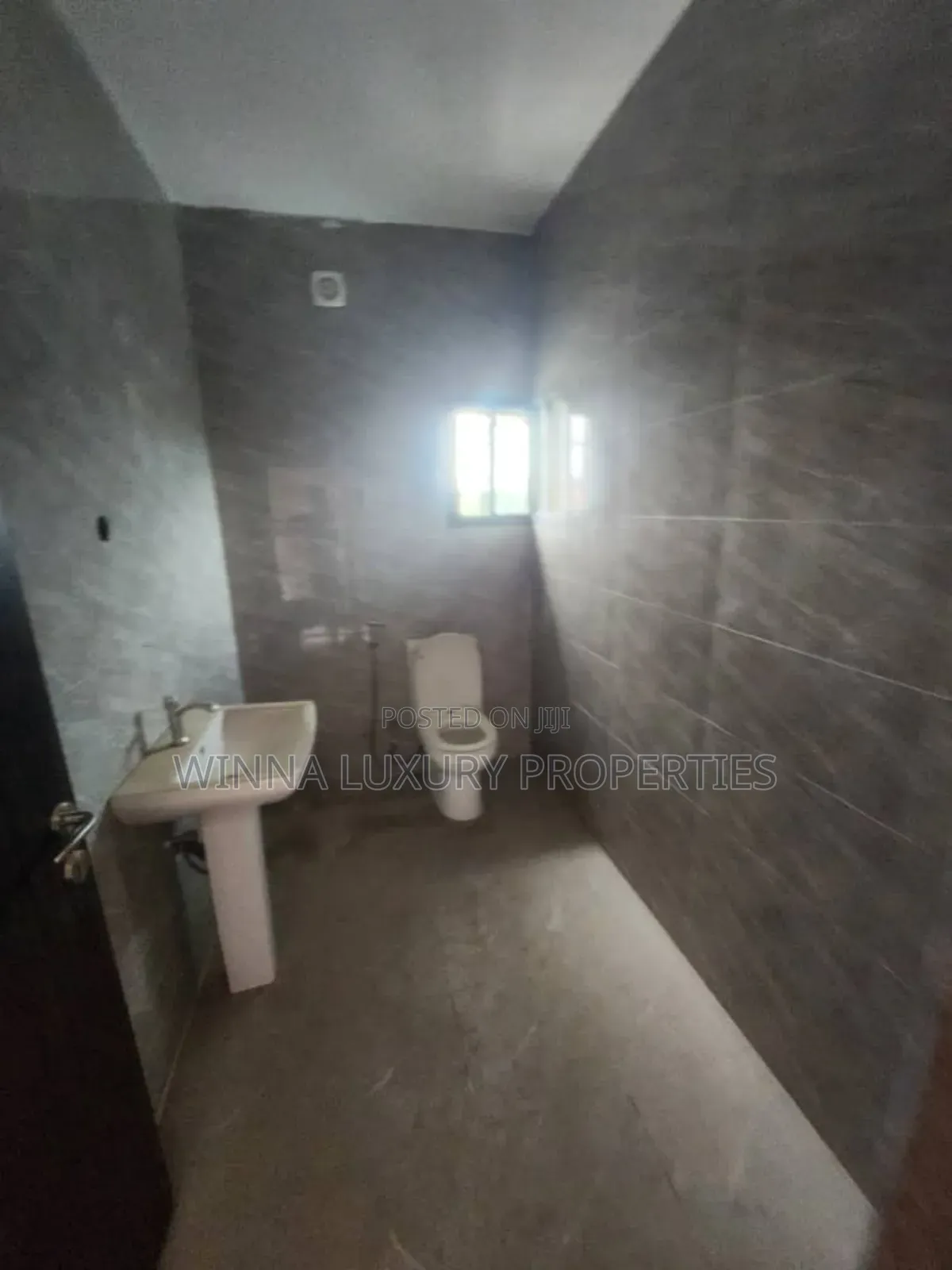 6bdrm Duplex in Aiben, Lugbe District for sale in Lugbe District