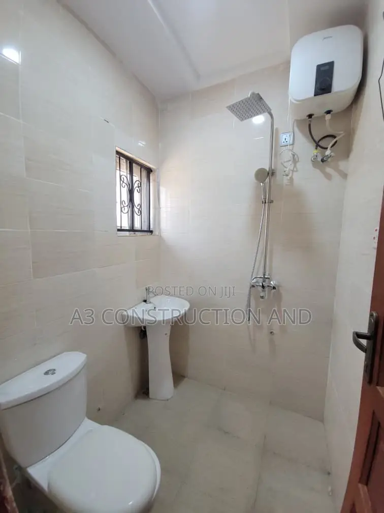 3bdrm Block of Flats in Kolapo, Akobo for rent in Akobo
