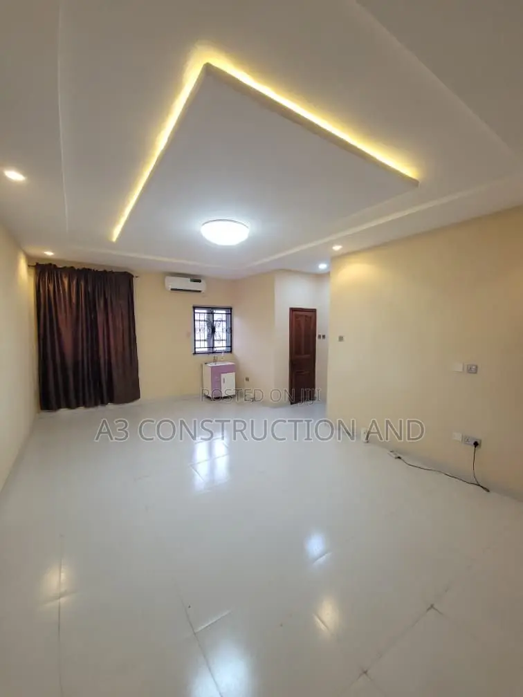 3bdrm Block of Flats in Kolapo, Akobo for rent in Akobo