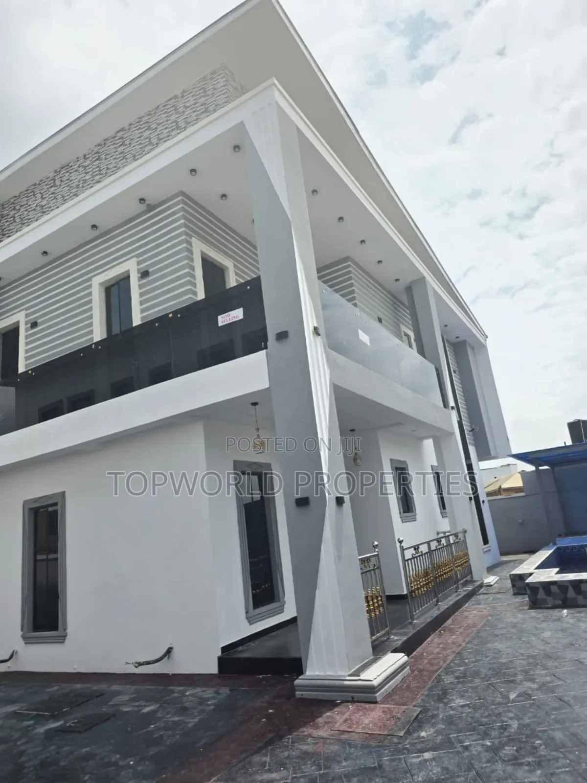 4bdrm Duplex in Medina Estate for sale in Gbagada