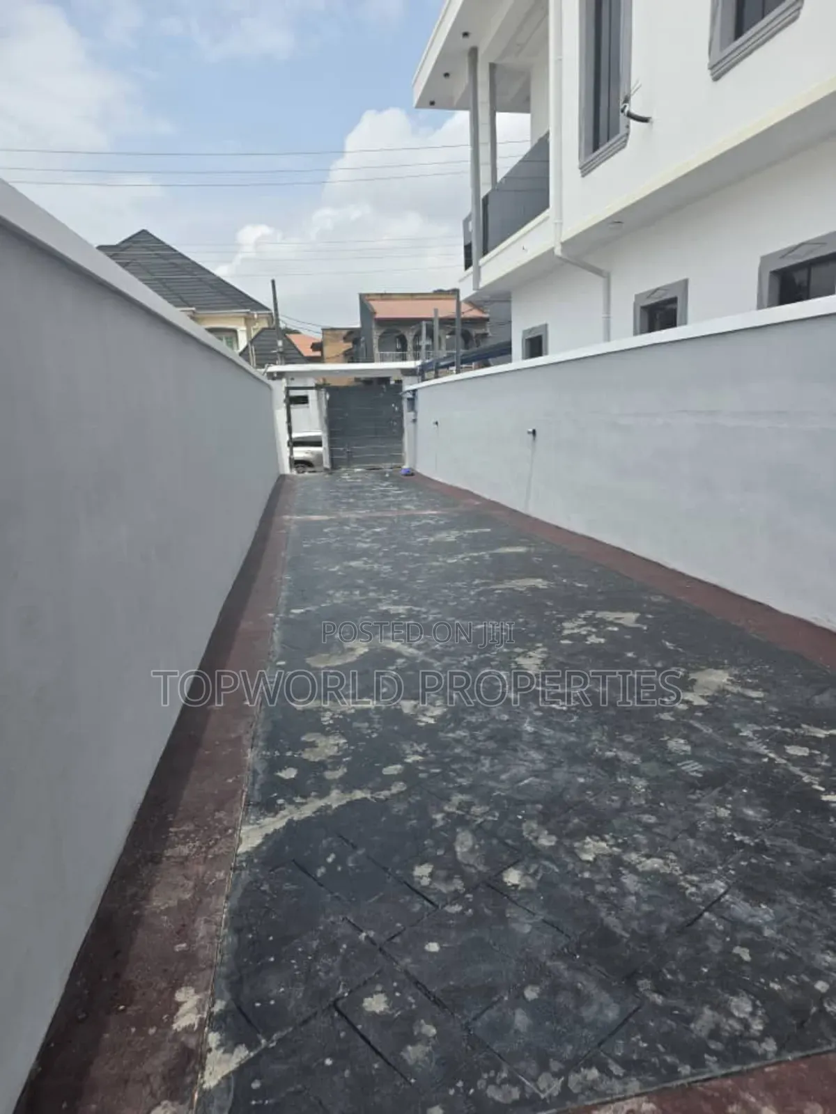 4bdrm Duplex in Medina Estate for sale in Gbagada