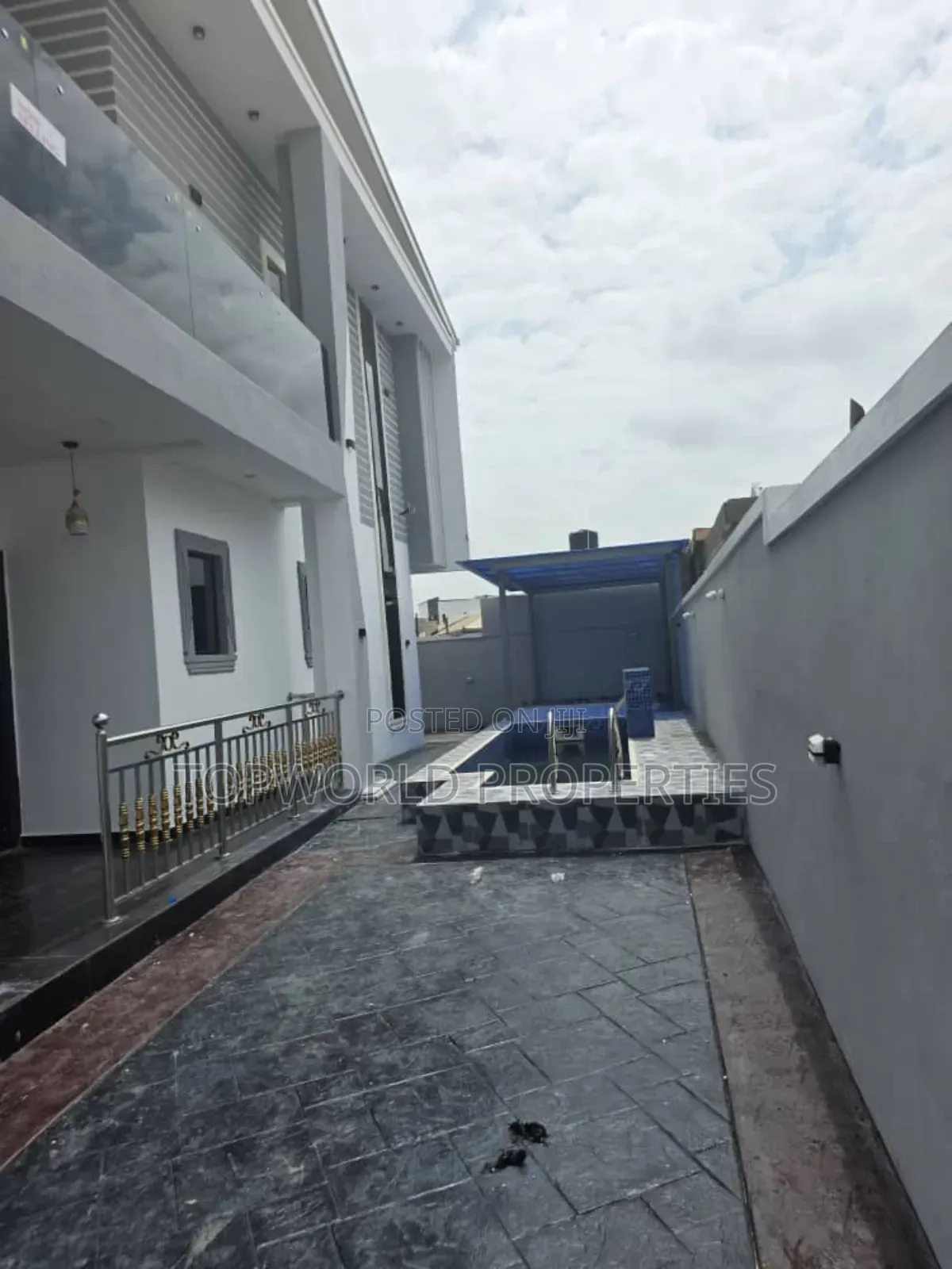 4bdrm Duplex in Medina Estate for sale in Gbagada