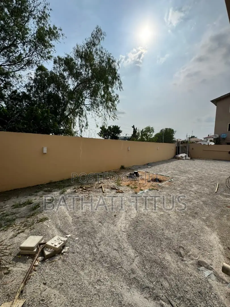 Distress Plaza for Sale in Wuse 2