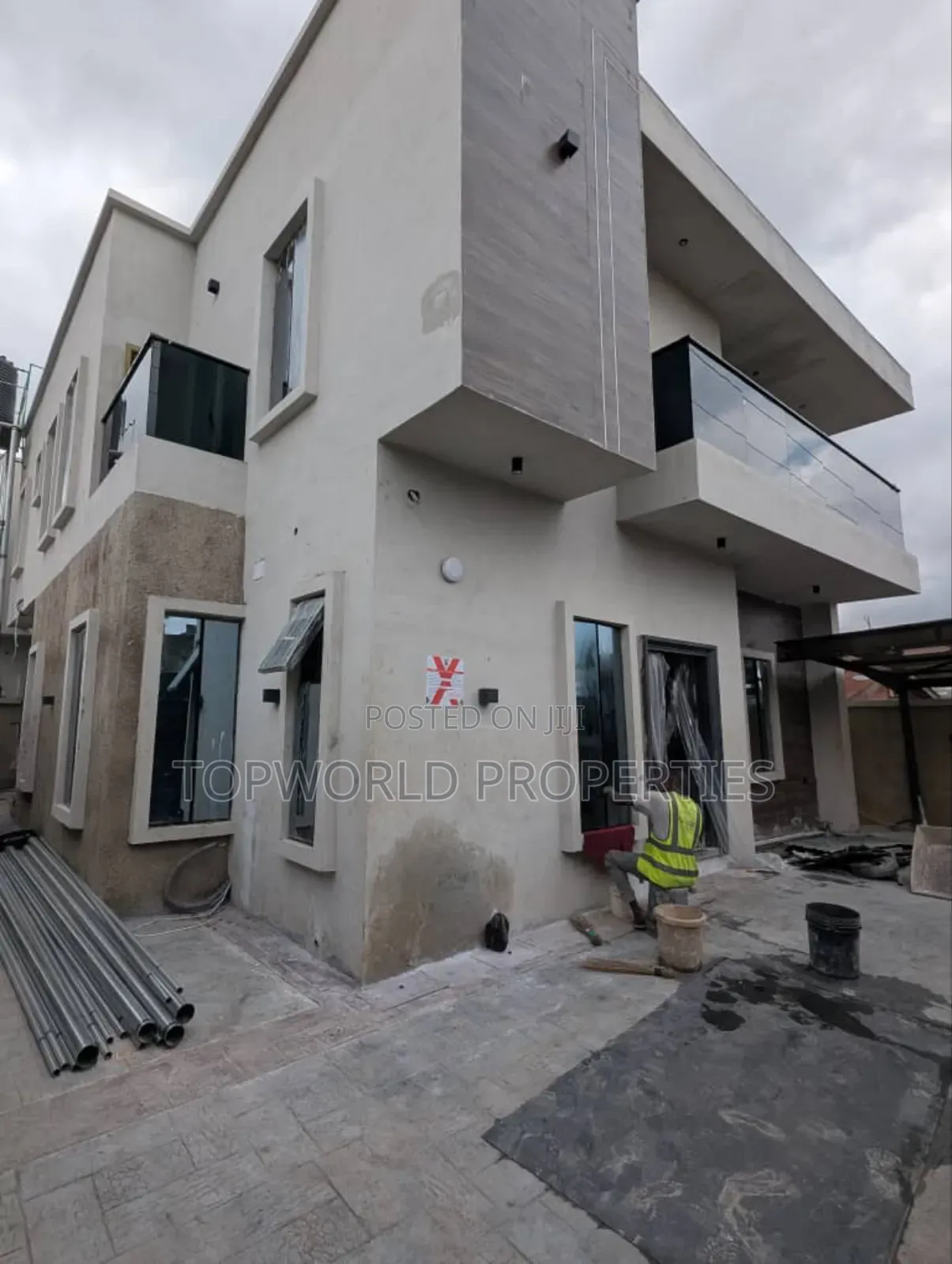 4bdrm Duplex in Within College Road for sale in Ogba