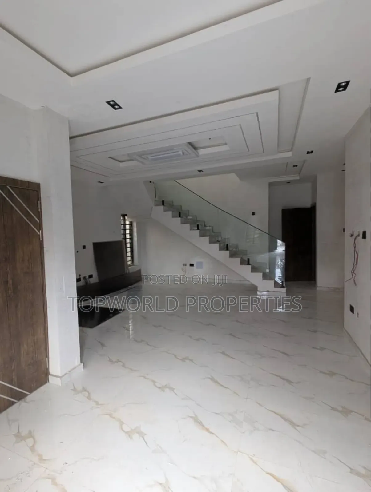 4bdrm Duplex in Within College Road for sale in Ogba