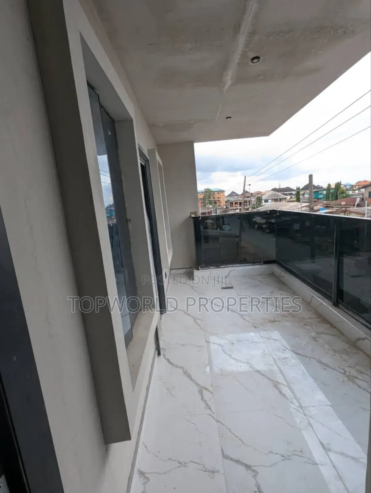 4bdrm Duplex in Within College Road for sale in Ogba