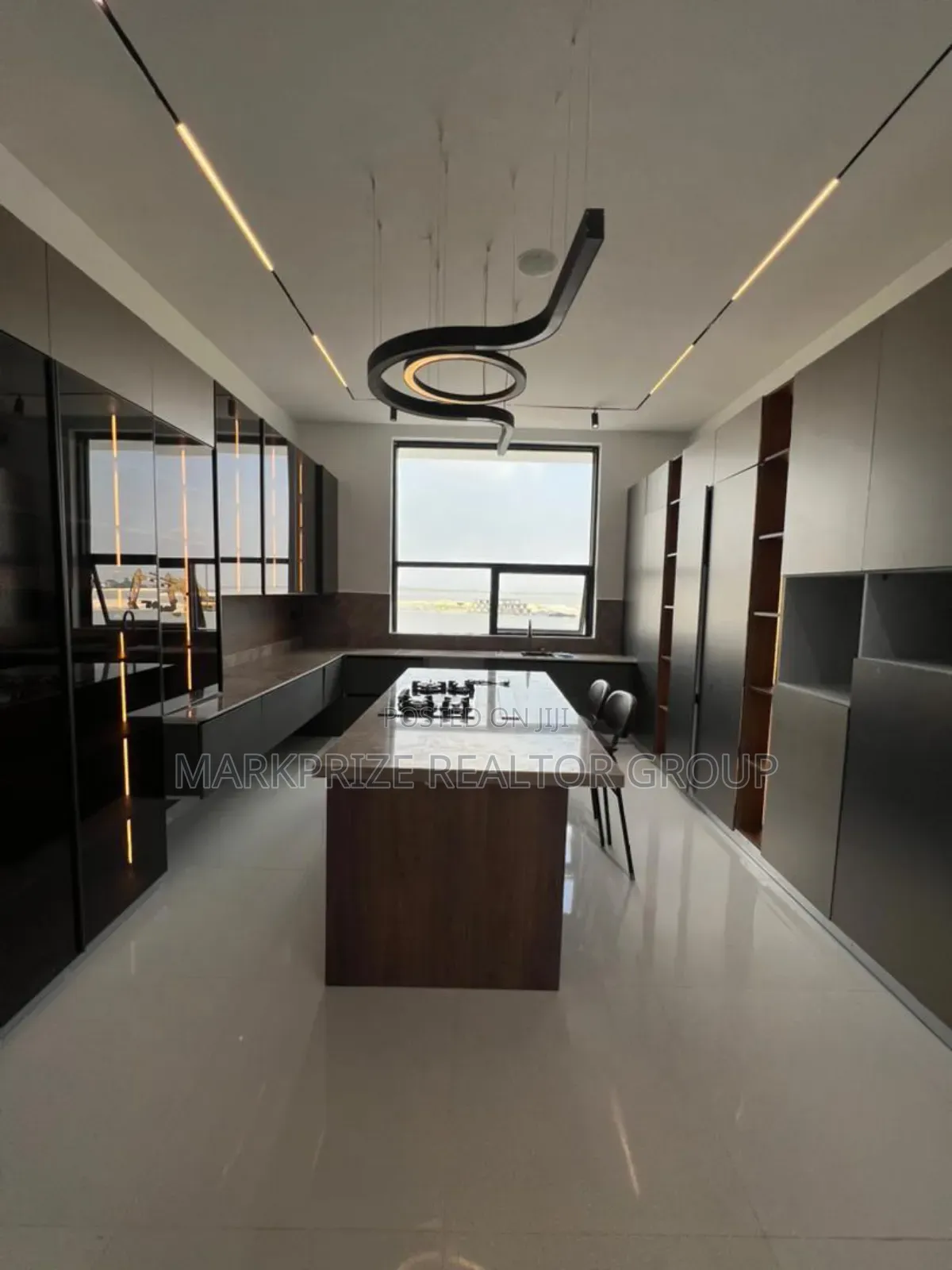 5bdrm Duplex in Osapa london for sale in Osapa london