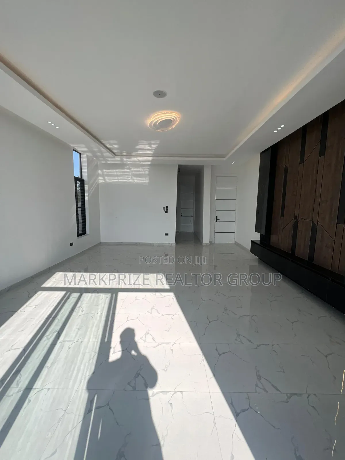 5bdrm Duplex in Ikota for sale in Ikota