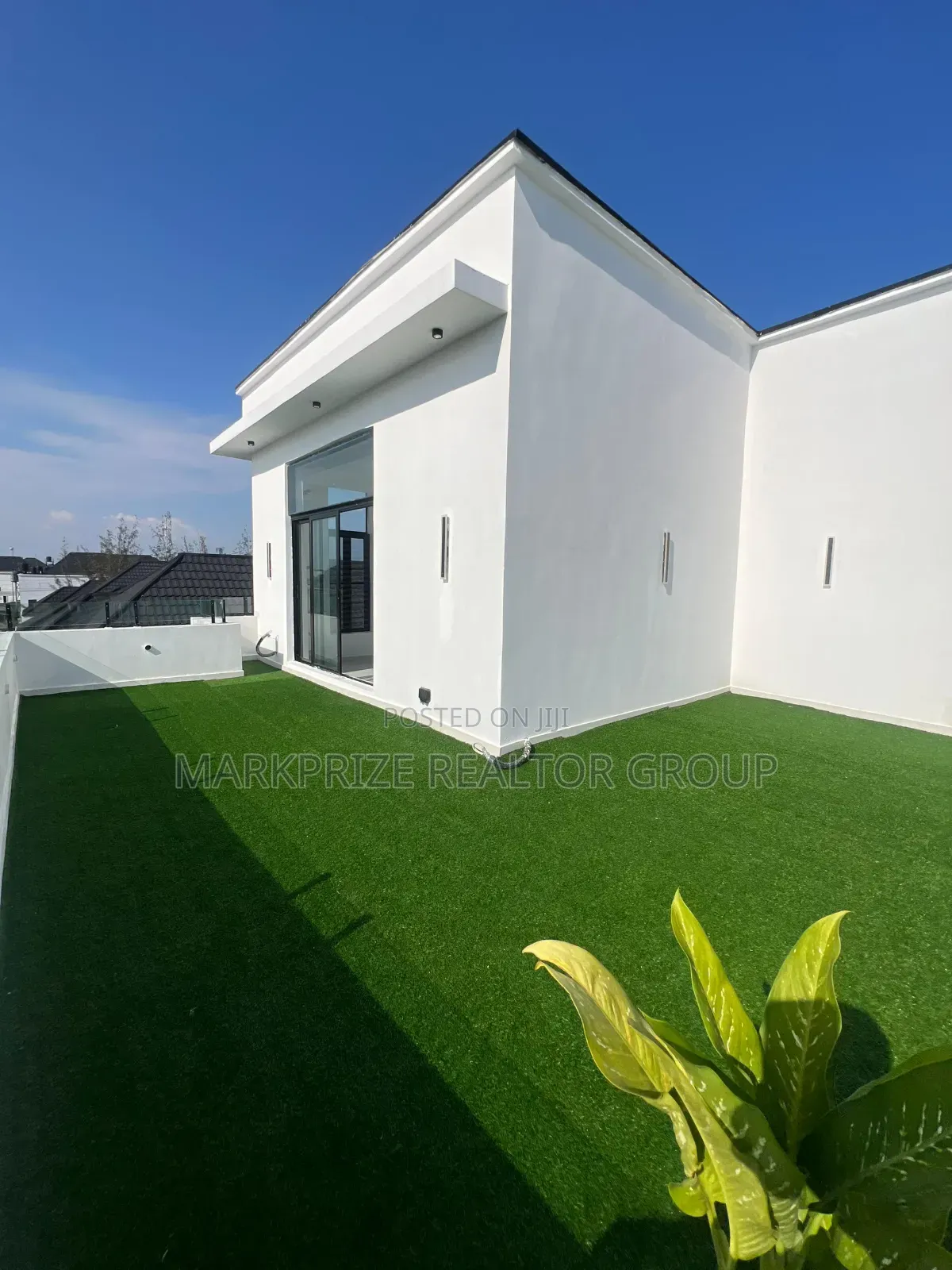 5bdrm Duplex in Ikota for sale in Ikota