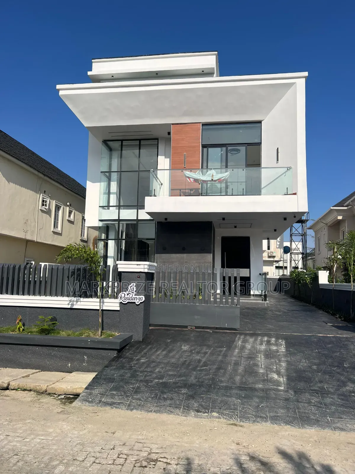 5bdrm Duplex in Ikota for sale in Ikota