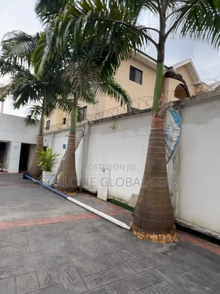 Office Space on 1 Plot of Land in Port-Harcourt