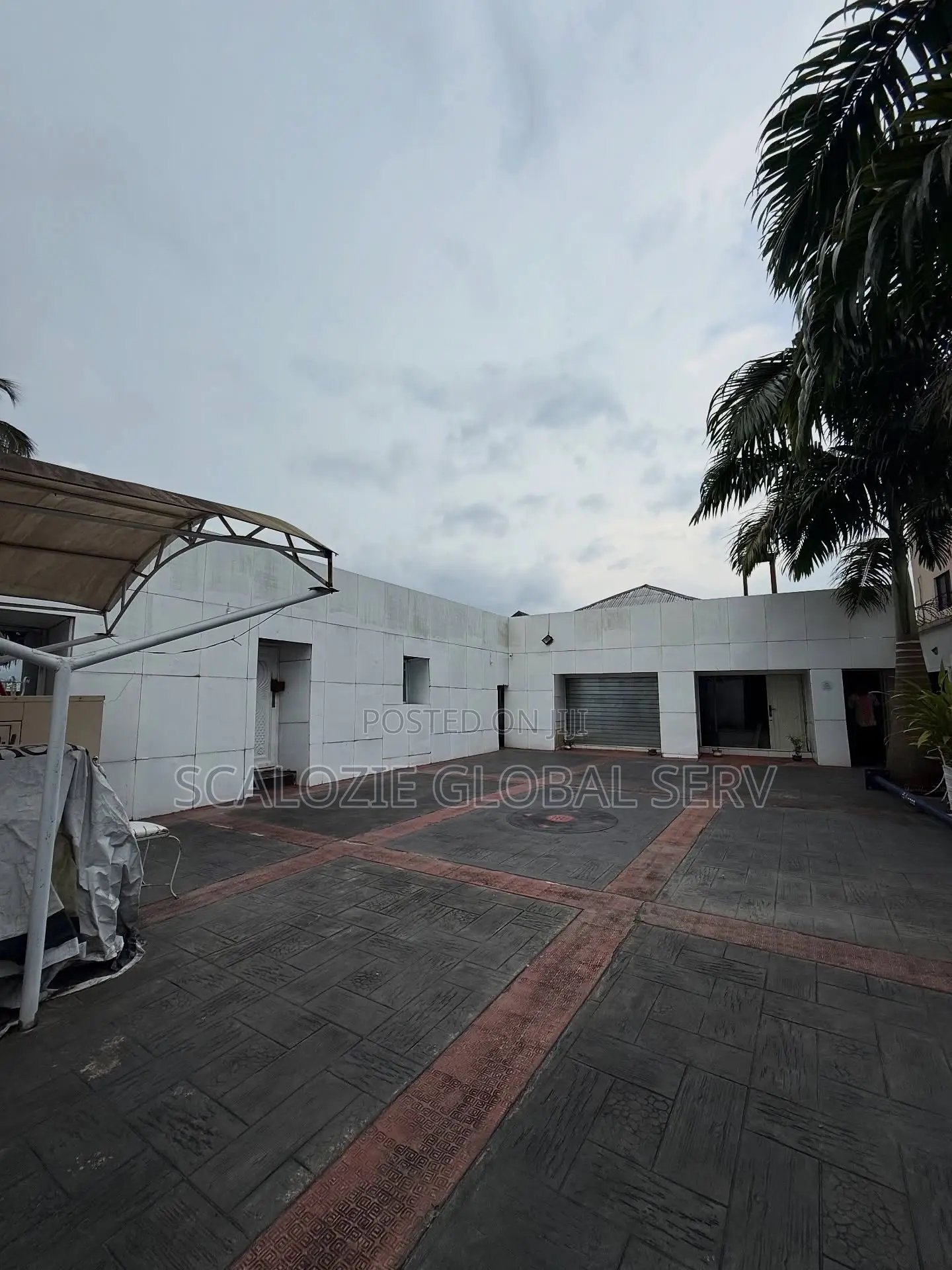 Office Space on 1 Plot of Land in Port-Harcourt
