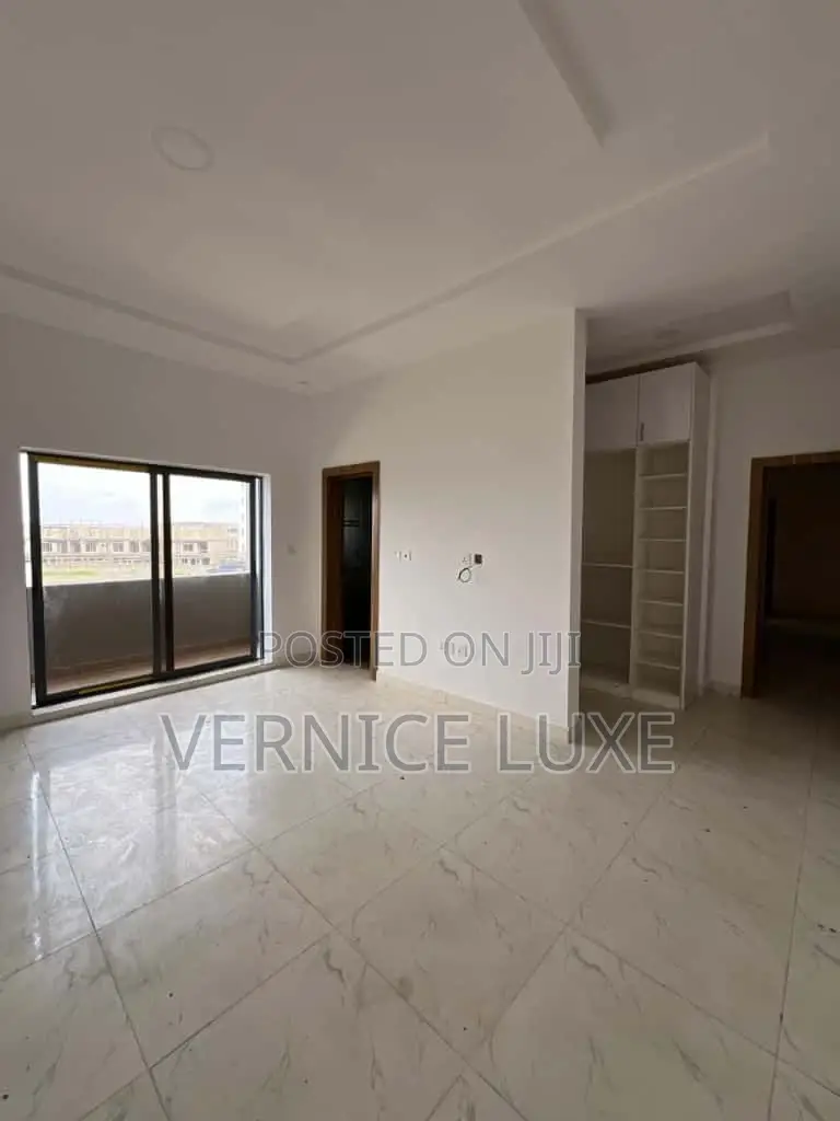 2bdrm Block of Flats in Freedom Way, Lekki Phase 1 for sale in Lekki Phase 1