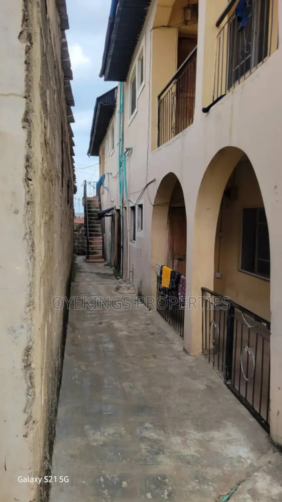 2bdrm Block of Flats in Akinyemi Area, Akala Express for sale in Akala Express