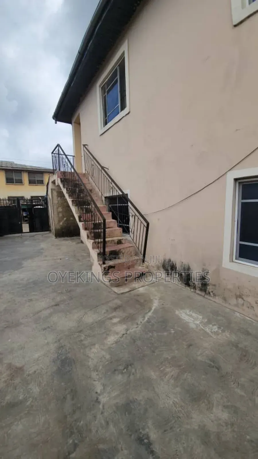 2bdrm Block of Flats in Akinyemi Area, Akala Express for sale in Akala Express