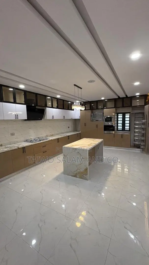 5bdrm Duplex in Oluyole Estate for sale in Oluyole Estate