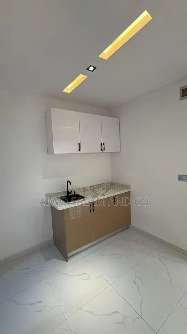 5bdrm Duplex in Oluyole Estate for sale in Oluyole Estate
