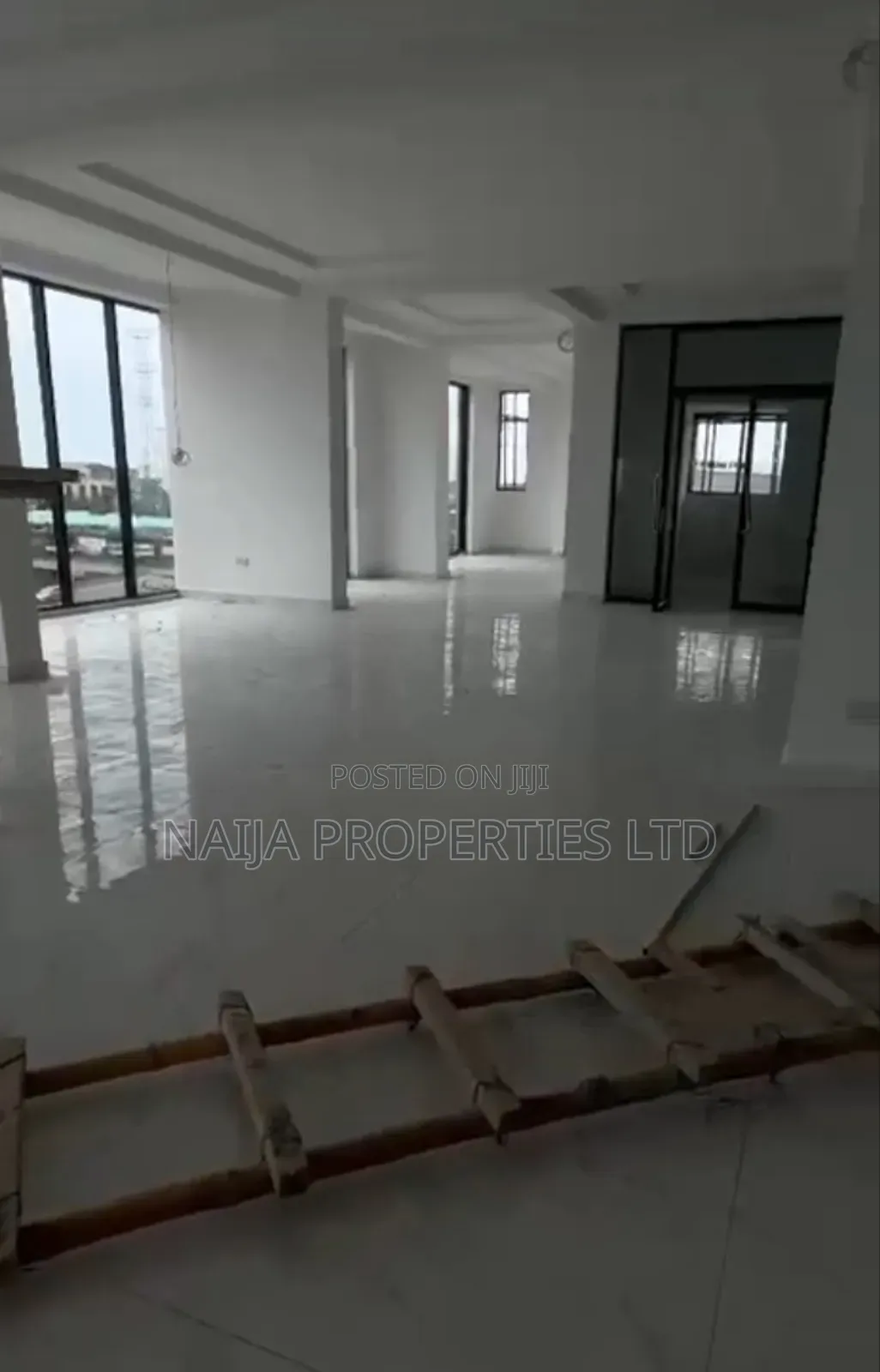 An Open Plan Space Directly Facing the Express at Ikota,Lekki for Rent in Lekki