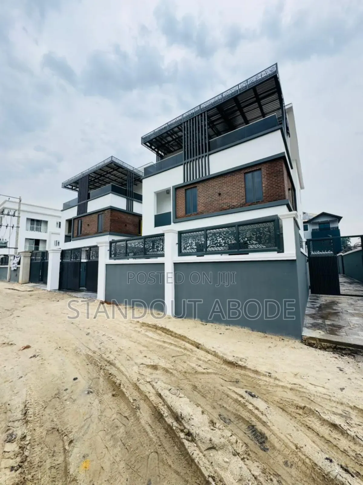 5bdrm Duplex in Inside An Estate, Ikeja GRA for sale in Ikeja GRA