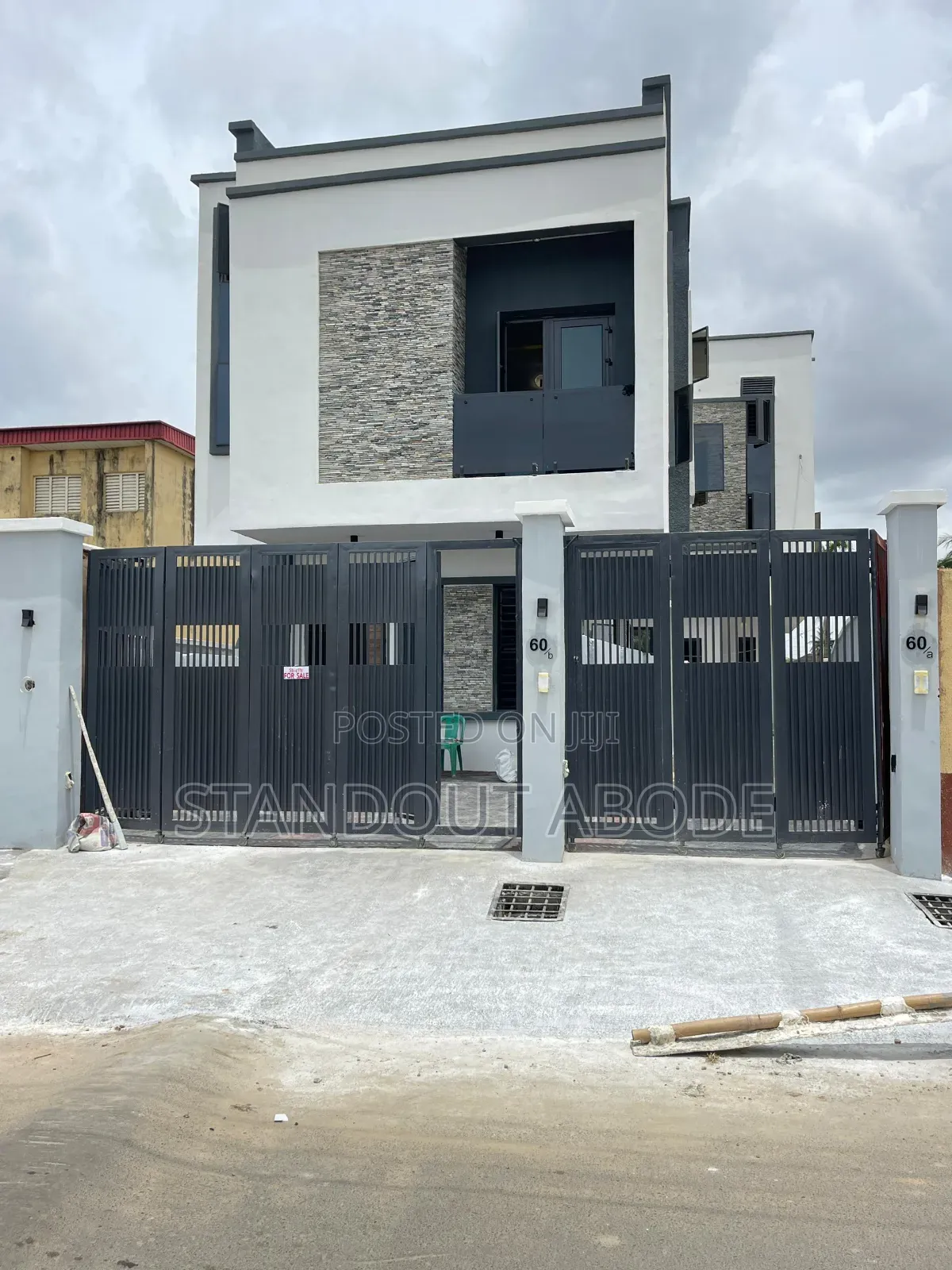4bdrm Duplex in In An Estate, Surulere for sale in Surulere