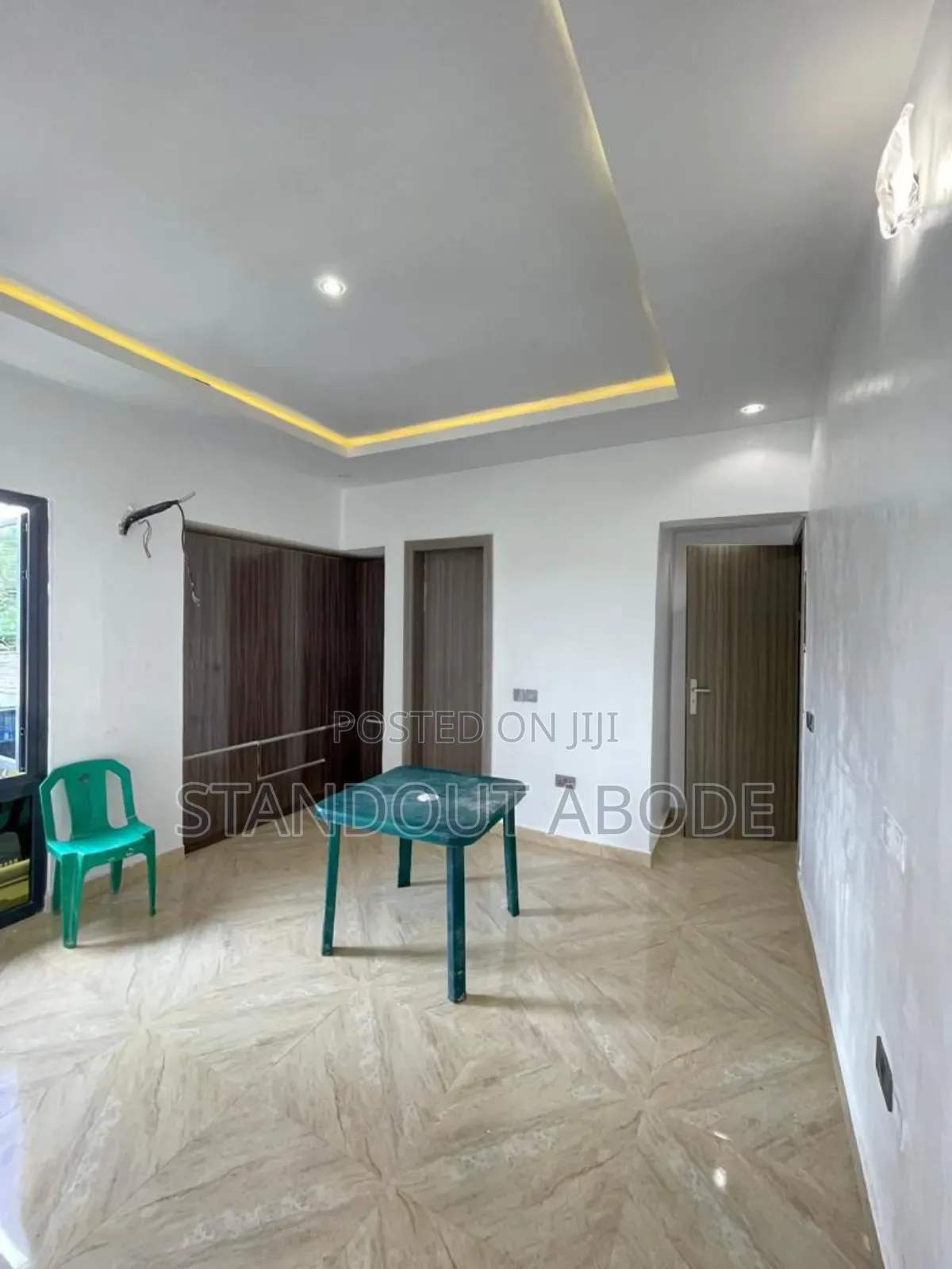 4bdrm Duplex in In An Estate, Surulere for sale in Surulere