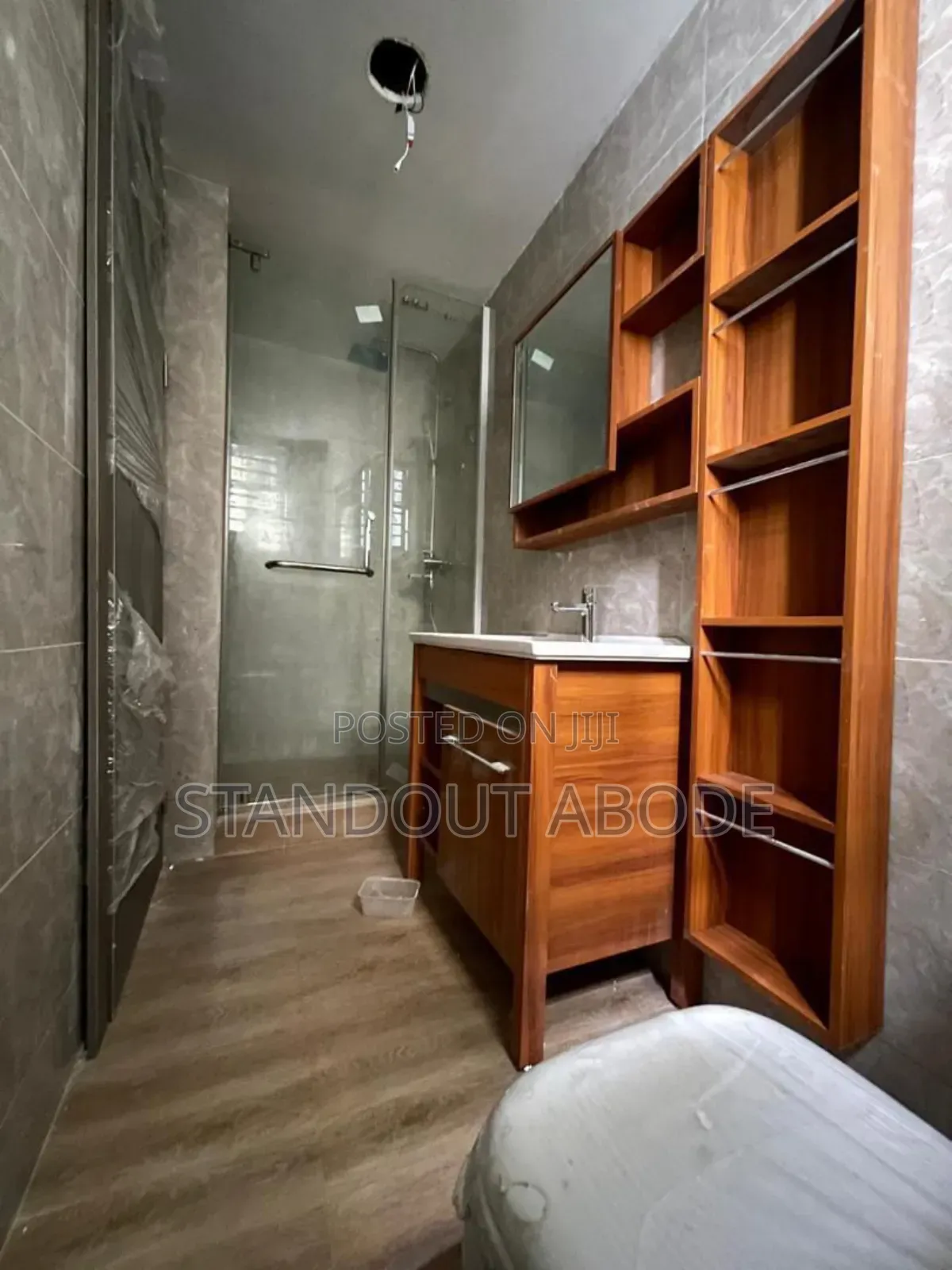 4bdrm Duplex in In An Estate, Surulere for sale in Surulere