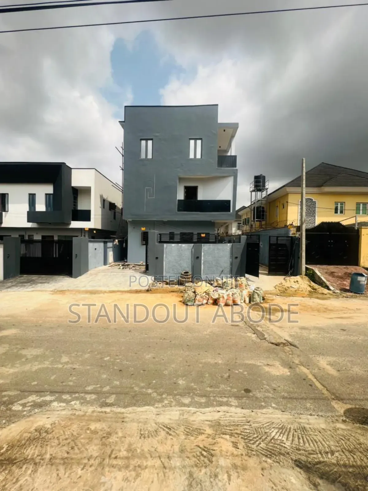4bdrm Duplex in In An Estate, Ikeja for sale in Ikeja
