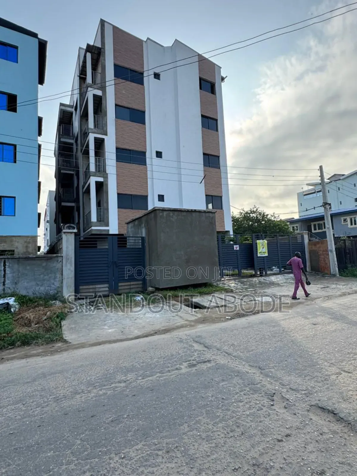 3bdrm Apartment in In An Estate, Yaba for sale in Yaba