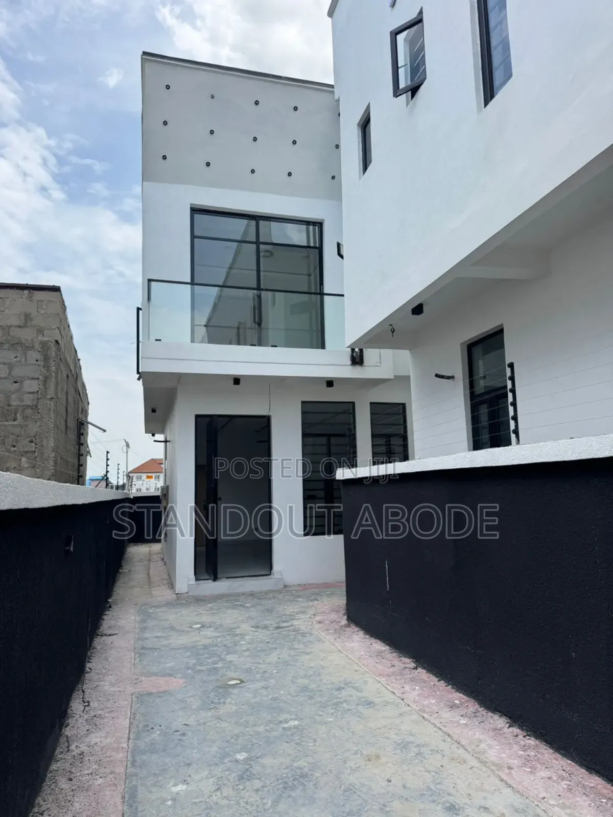 4bdrm Duplex in Ikota for sale in Ikota