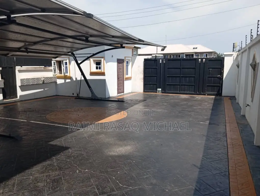 Furnished 4bdrm Duplex in New Road, Awoyaya for sale in Awoyaya