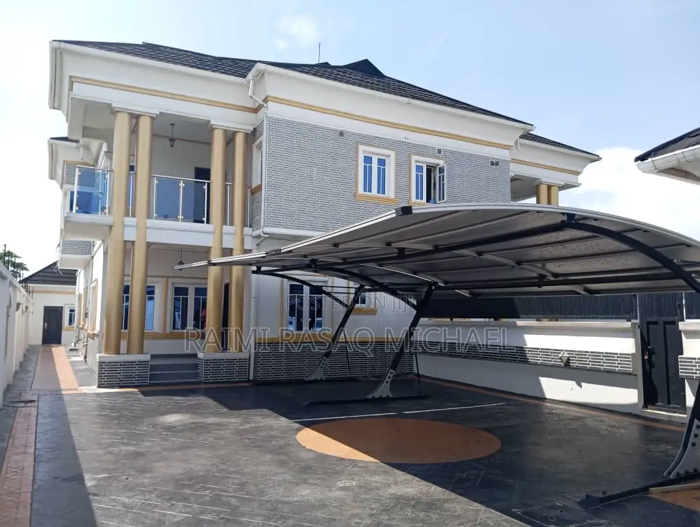 Furnished 4bdrm Duplex in New Road, Awoyaya for sale in Awoyaya