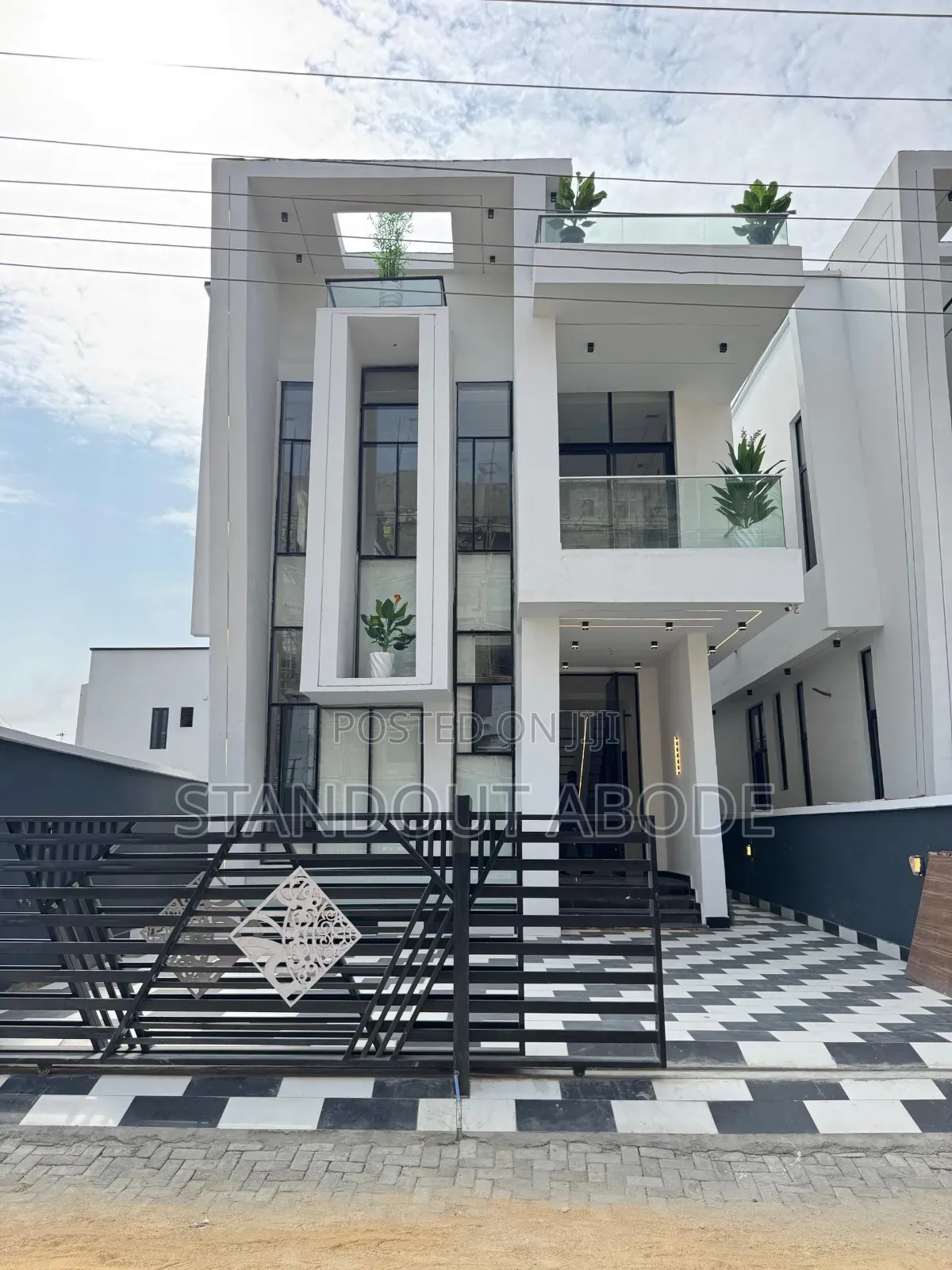 5bdrm Duplex in Lekki, Chevron for sale in Chevron