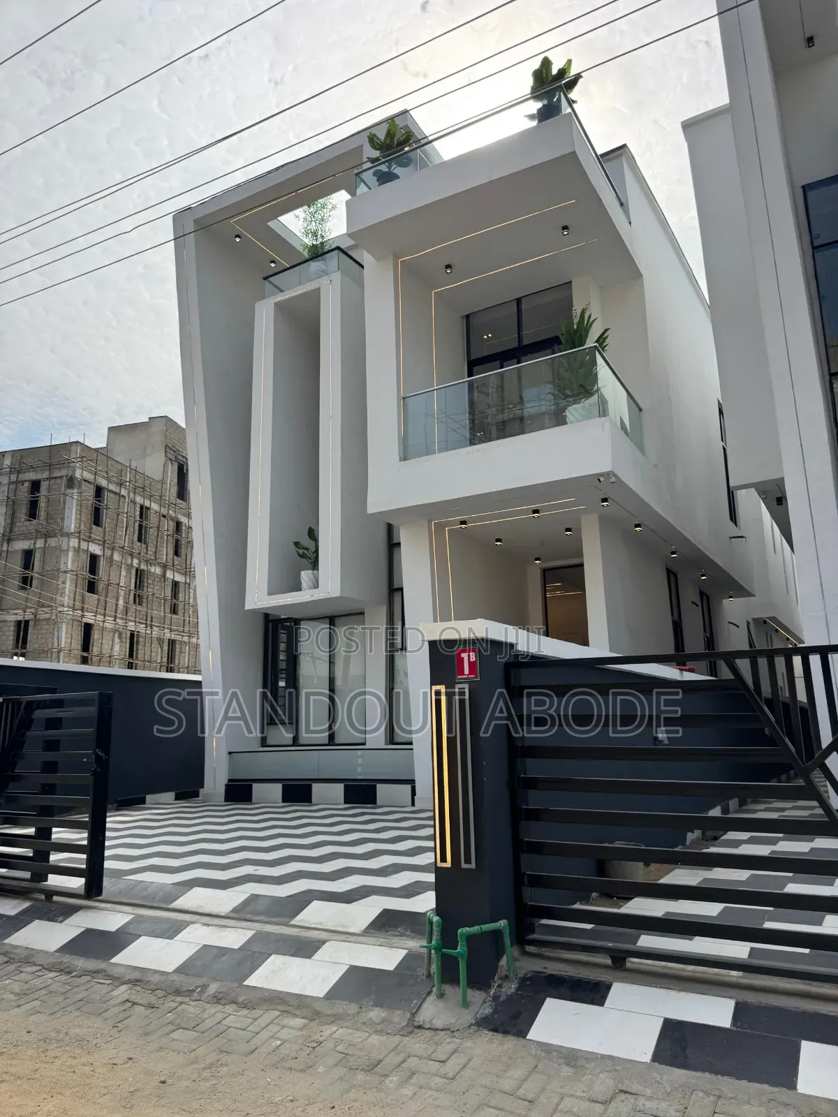 5bdrm Duplex in Lekki, Chevron for sale in Chevron