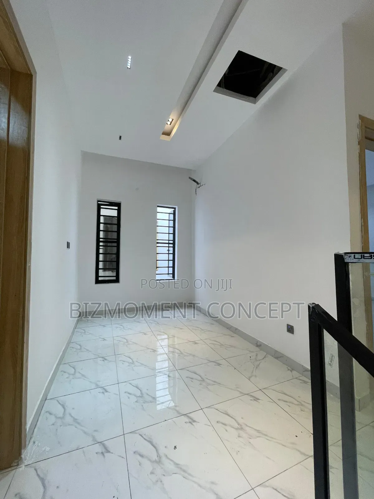 4bdrm Duplex in Orchid Road, Chevron for sale in Chevron