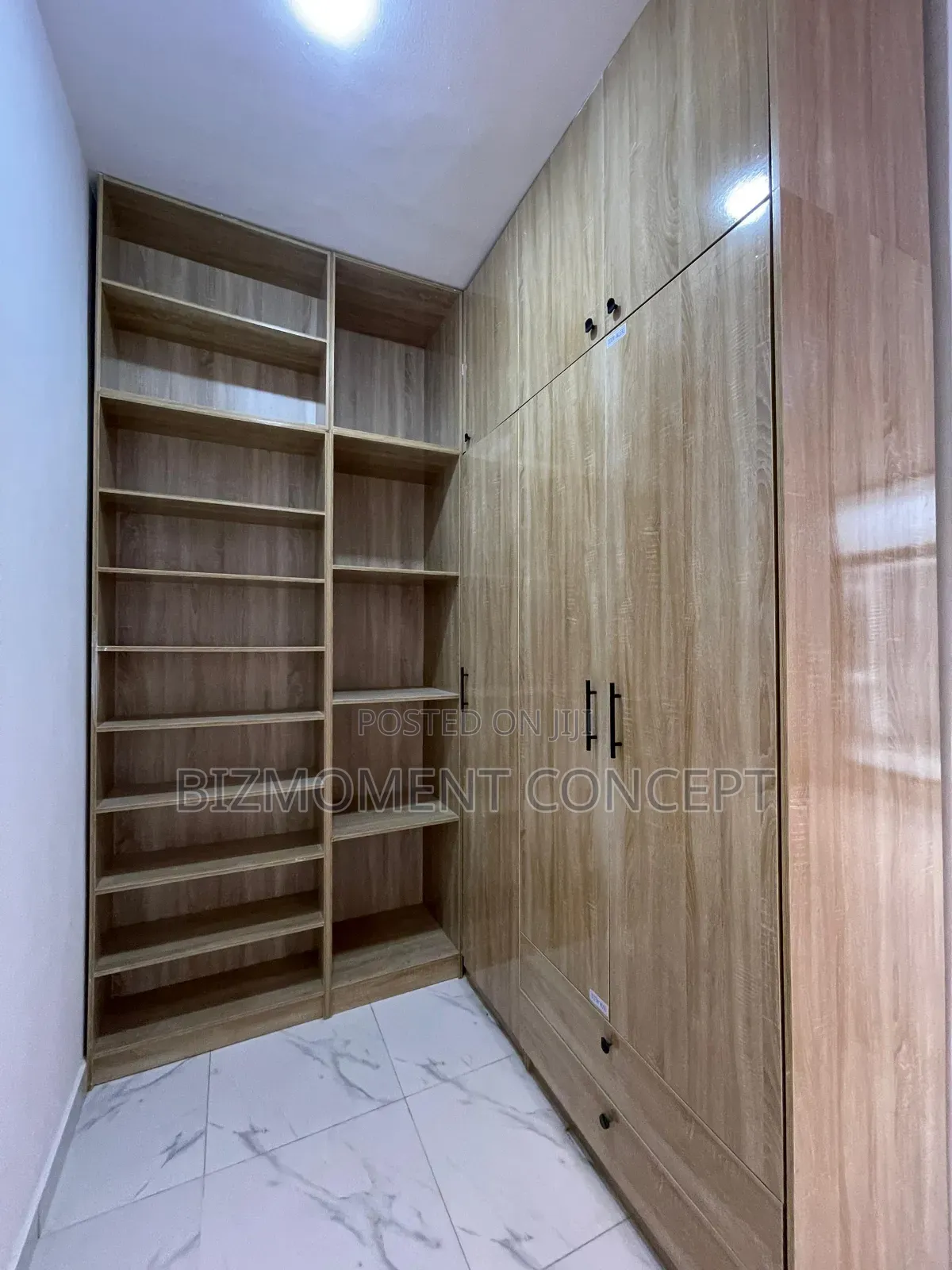4bdrm Duplex in Orchid Road, Chevron for sale in Chevron