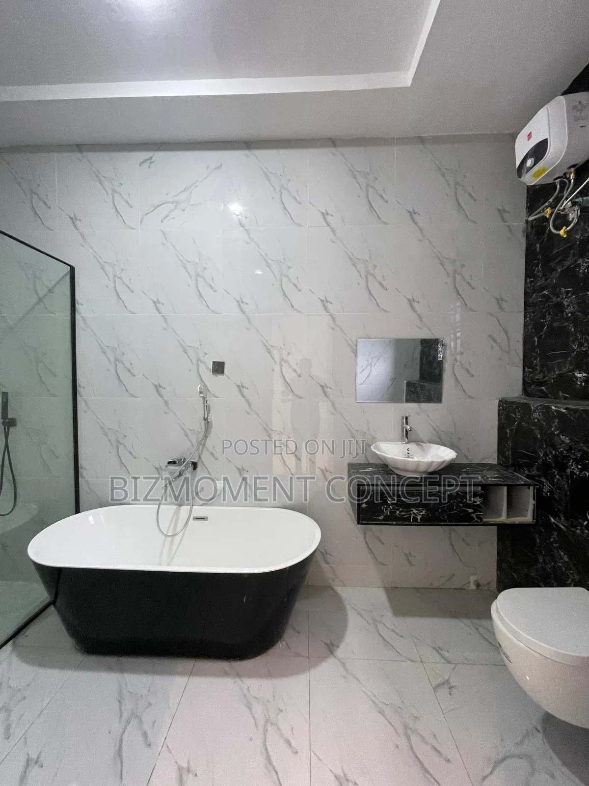 4bdrm Duplex in Orchid Road, Chevron for sale in Chevron