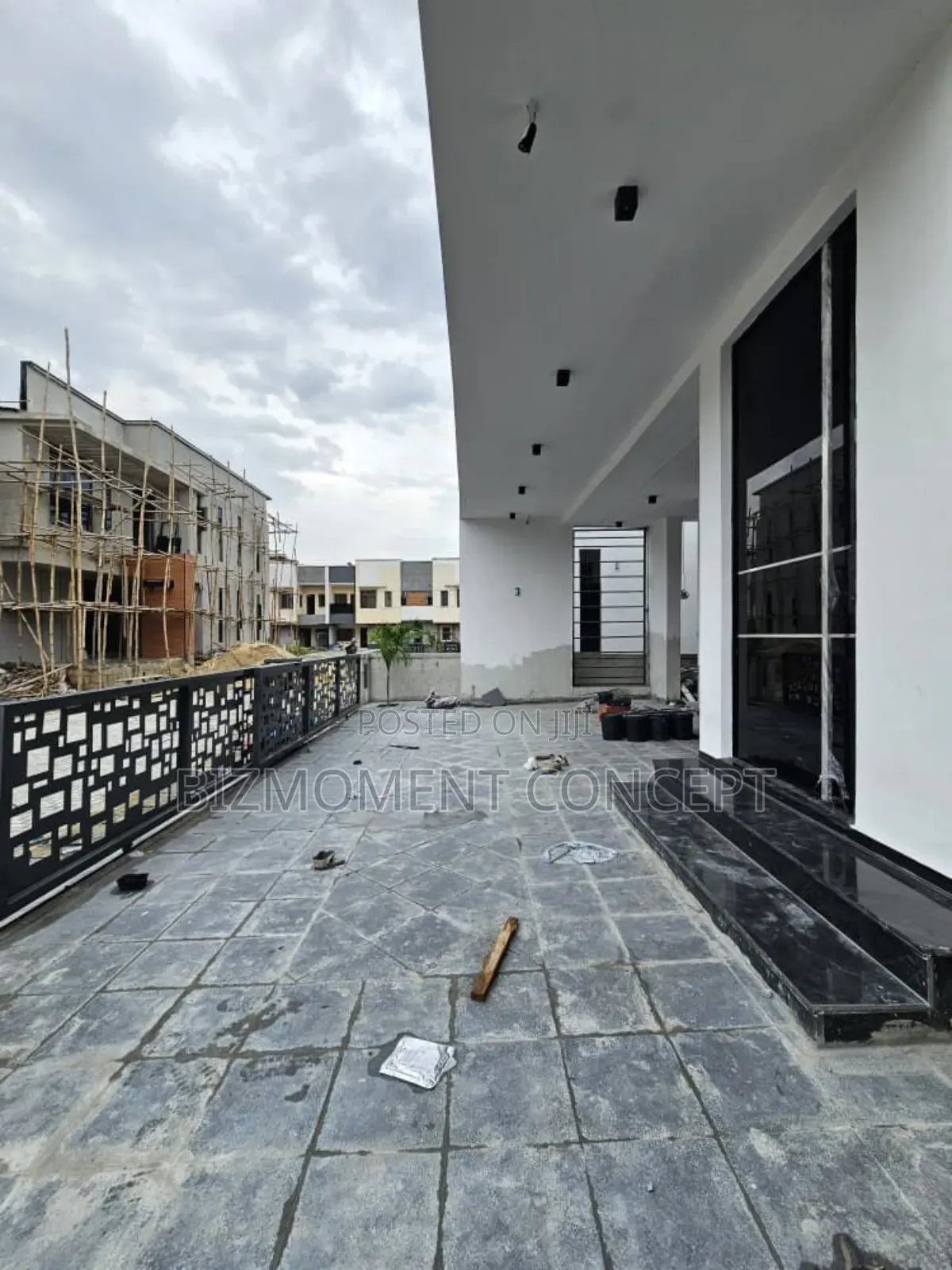 Furnished 5bdrm Duplex in Orchid Road, Chevron for sale in Chevron