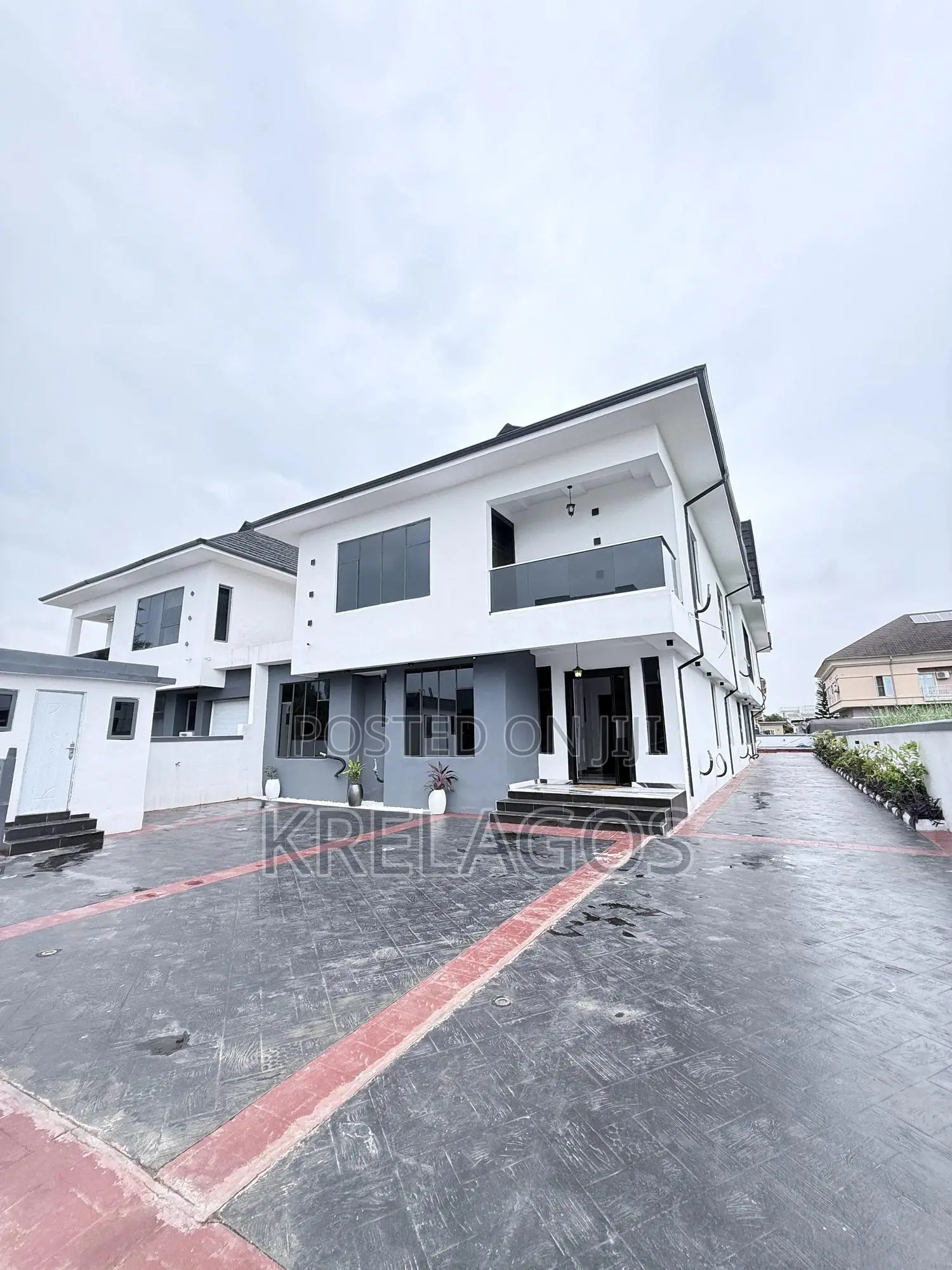 6bdrm Duplex in Royal Gardens, Off Lekki-Epe Expressway for sale in Off Lekki-Epe Expressway