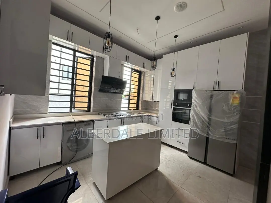 6bdrm Duplex in GRA Phase 2 Shangisha for sale in GRA Phase 2 Shangisha