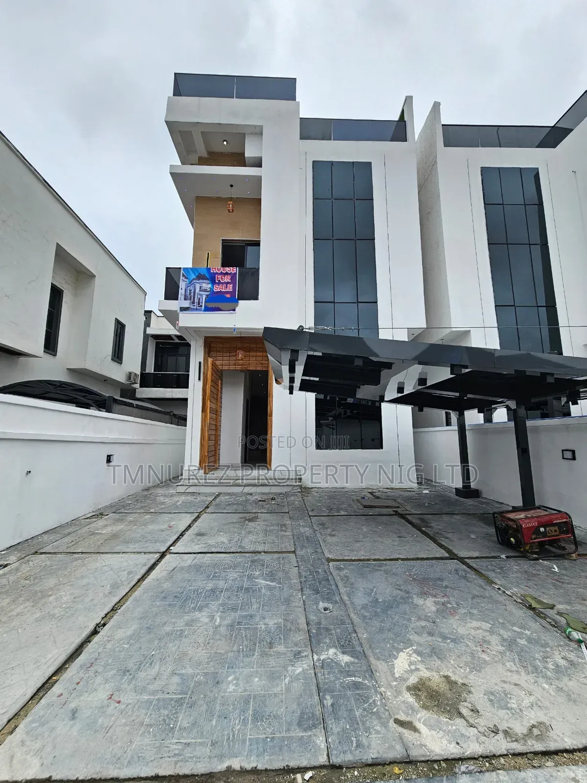 5bdrm Duplex in Orchild Estate, Chevron for sale in Chevron