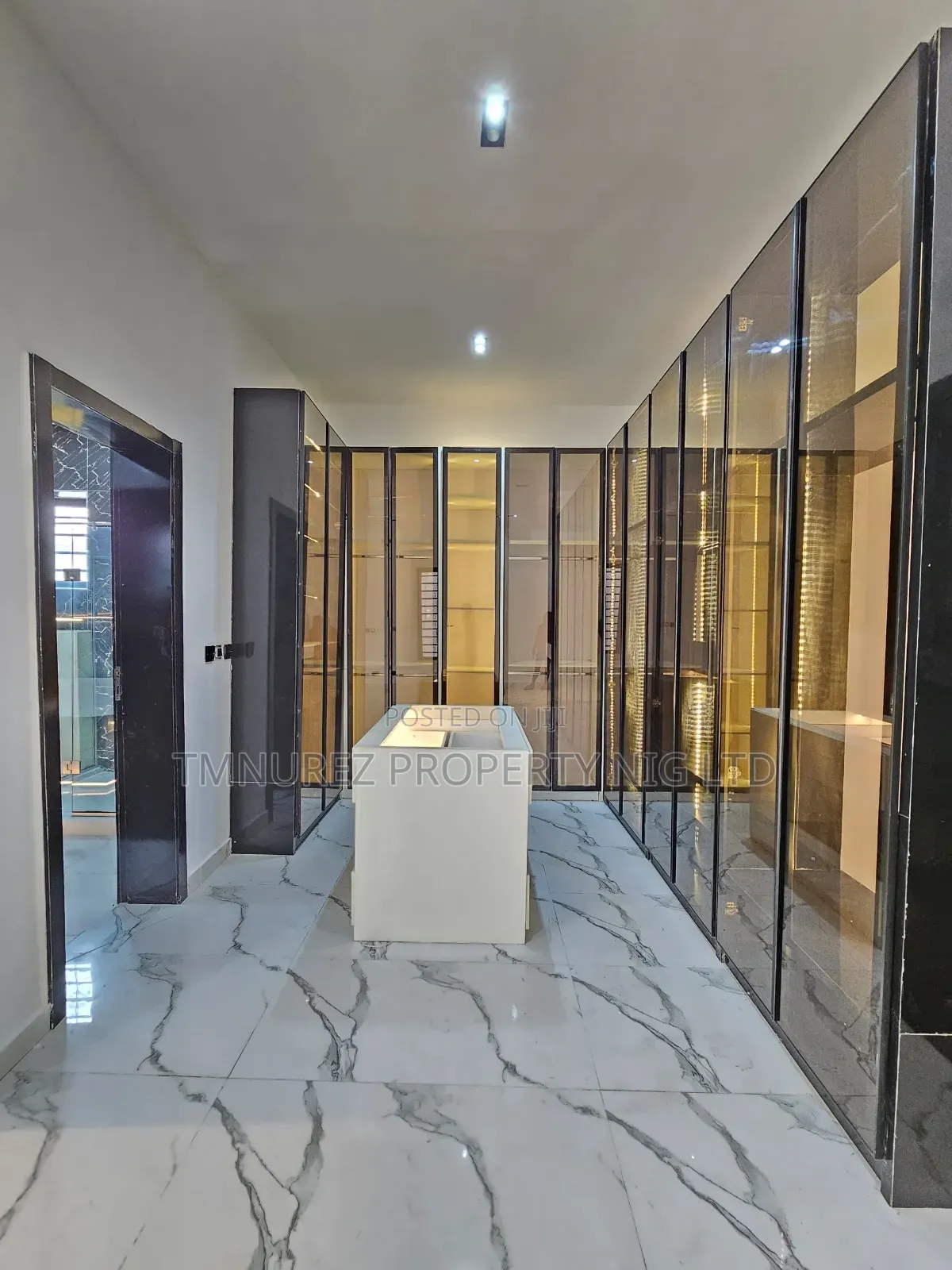 5bdrm Duplex in Orchild Estate, Chevron for sale in Chevron