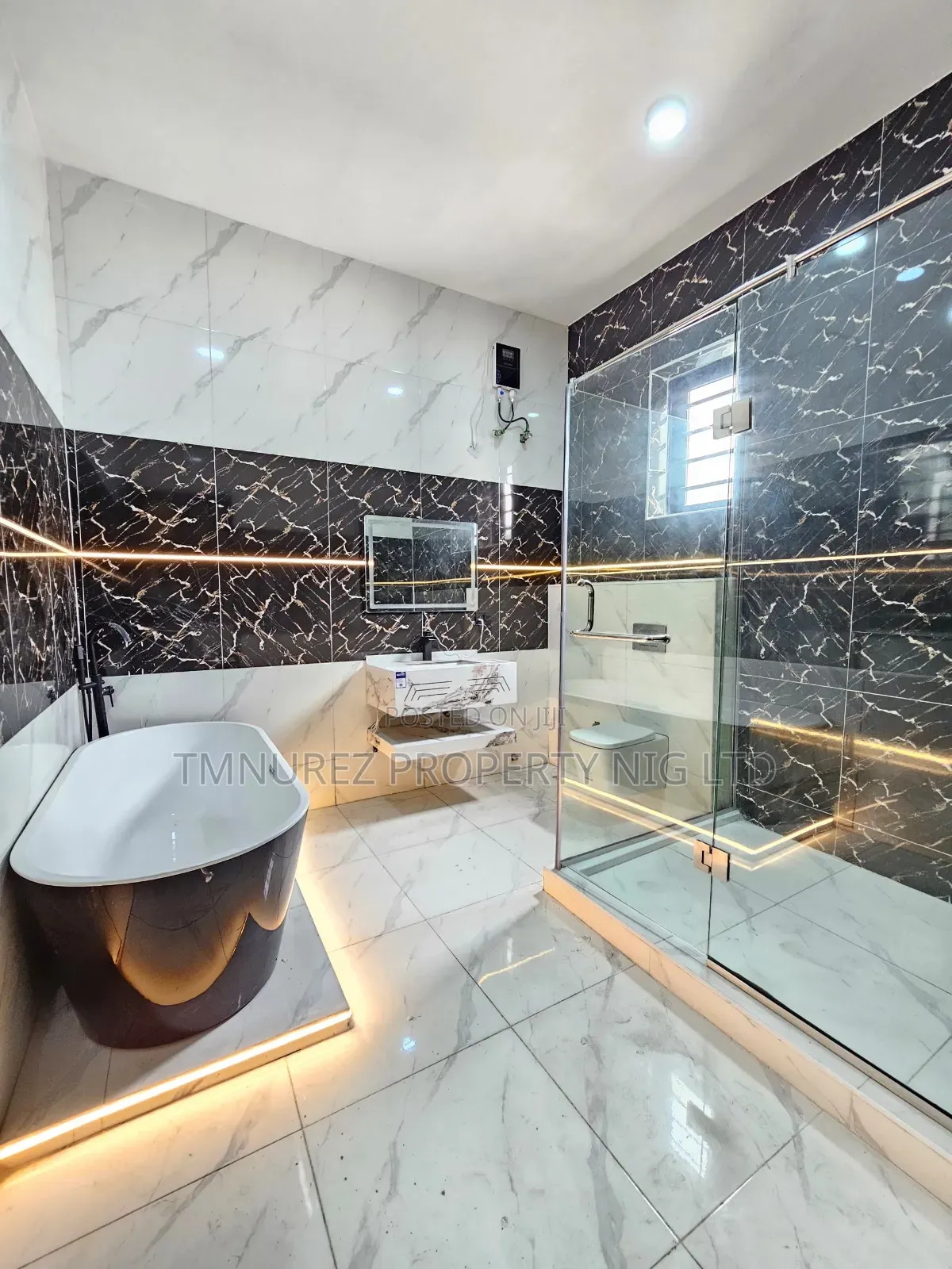 5bdrm Duplex in Orchild Estate, Chevron for sale in Chevron