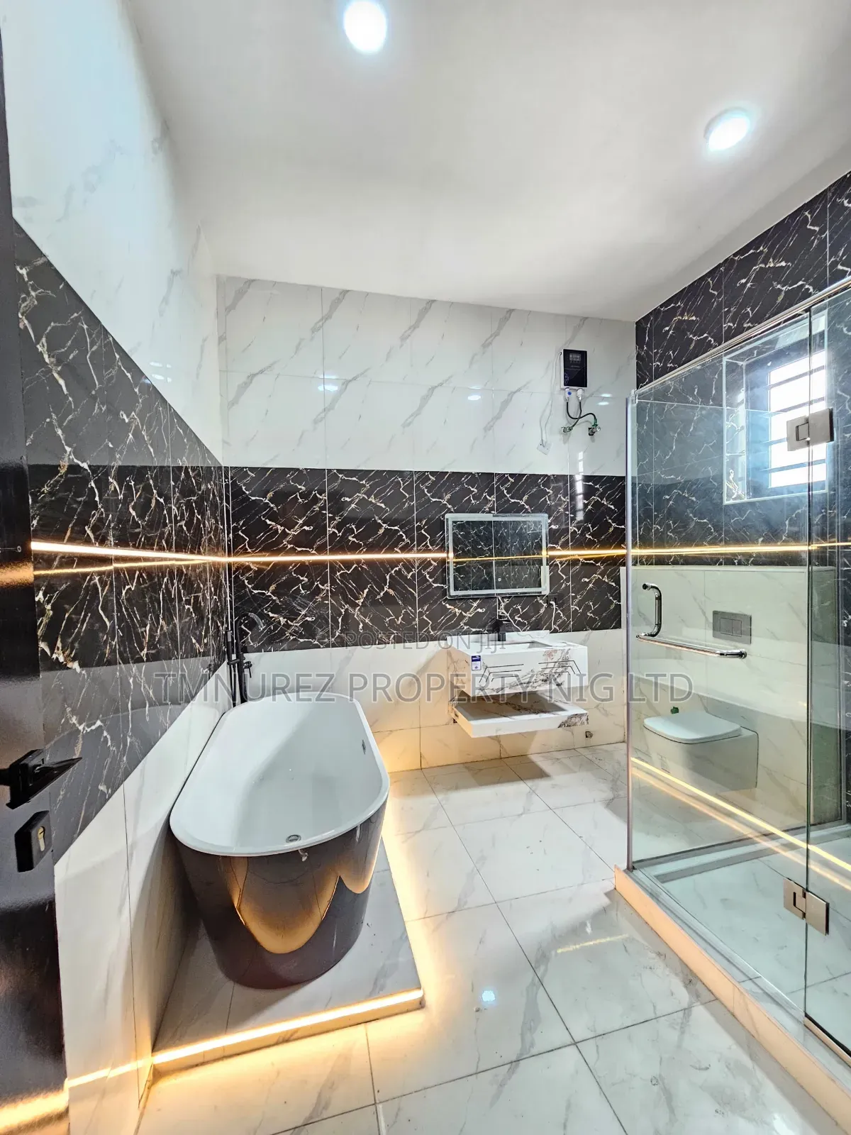 5bdrm Duplex in Orchild Estate, Chevron for sale in Chevron