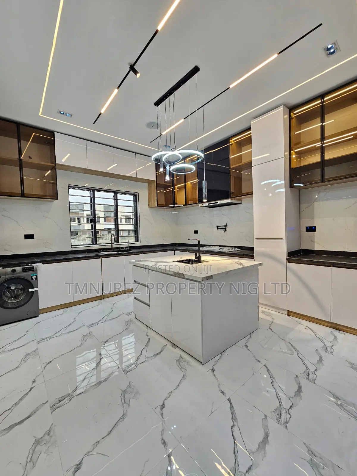5bdrm Duplex in Orchild Estate, Chevron for sale in Chevron