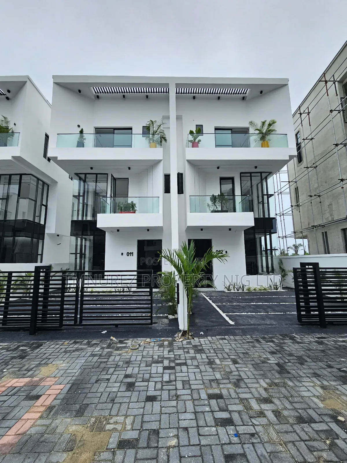 4bdrm Duplex in Orchild Estate, Chevron for sale in Chevron