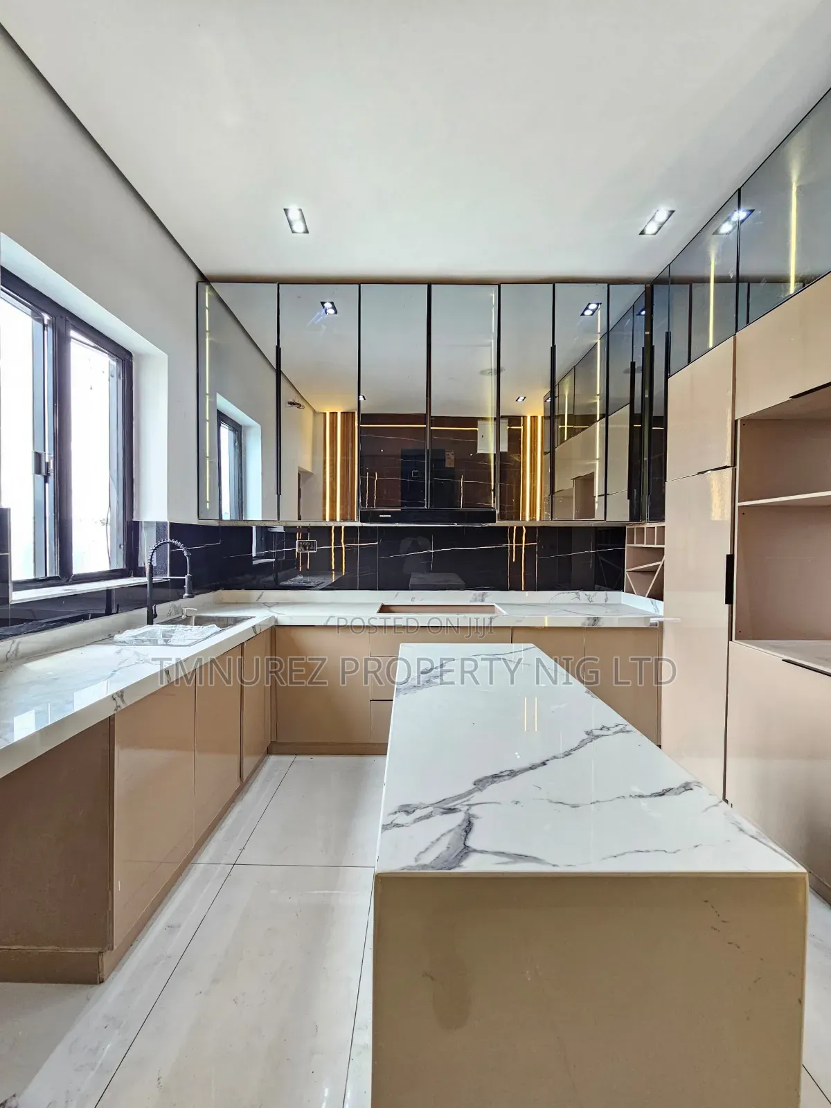 4bdrm Duplex in Orchild Estate, Chevron for sale in Chevron
