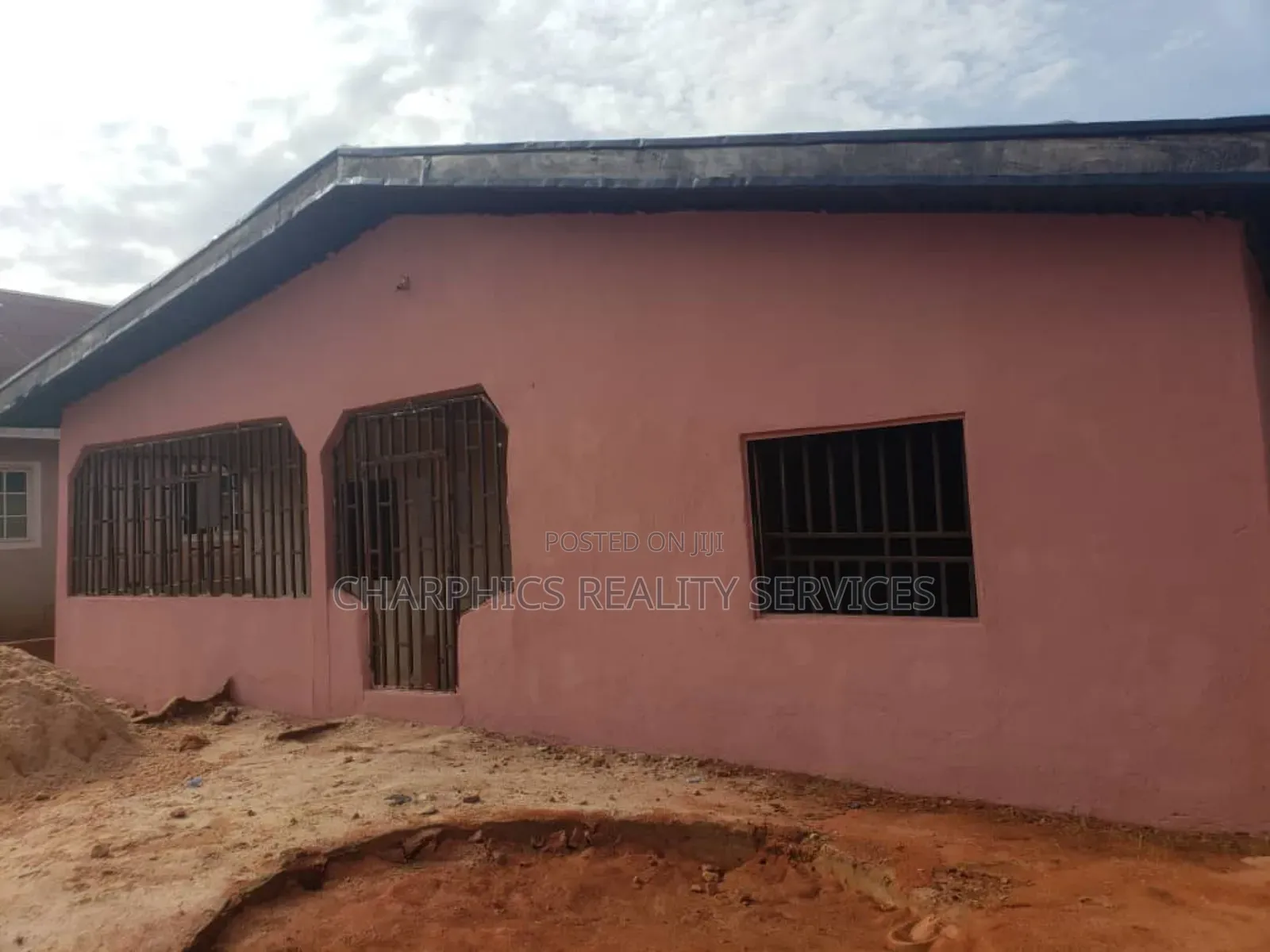 12bdrm Room & Parlour in Benin City for sale in Benin City