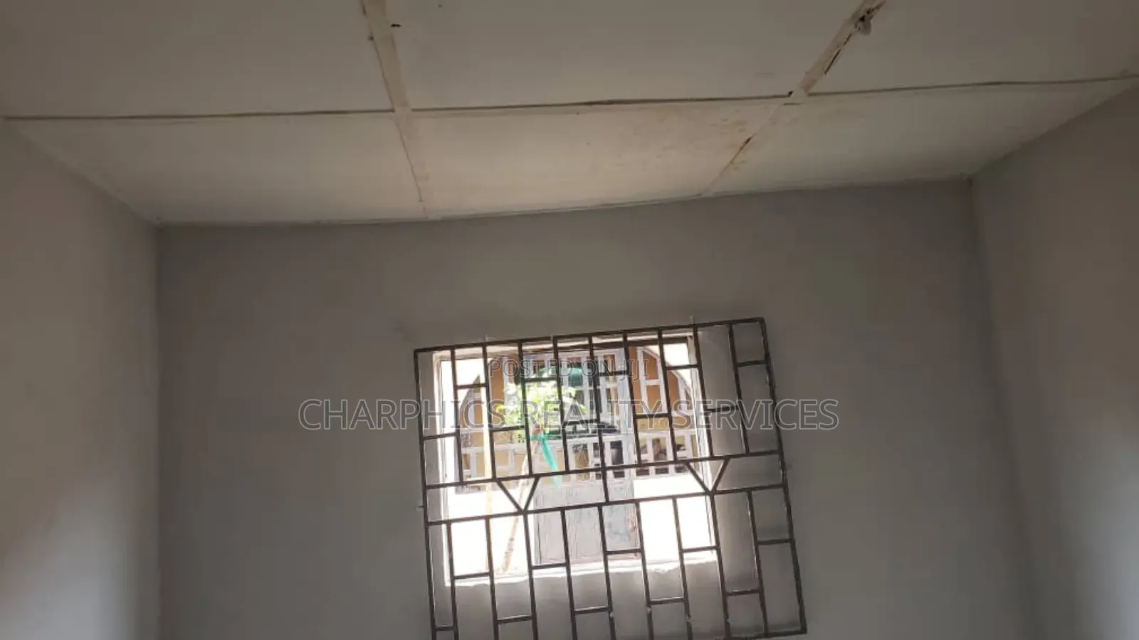 12bdrm Room & Parlour in Benin City for sale in Benin City