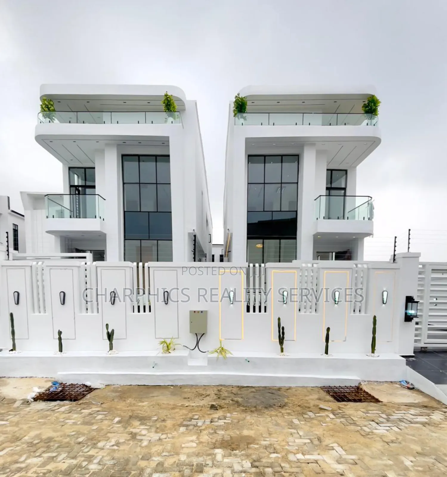 5bdrm Duplex in Lekki Phase 2 for sale in Lekki Phase 2